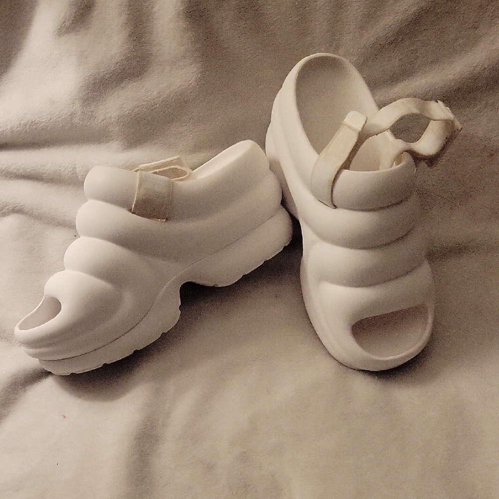 UGG Aww Yeah White Platform Sandals. Beach, Casual, Goth, Fashion